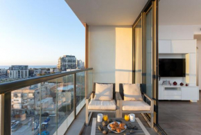 Florentine 2BR with Sea View by HolyGuest